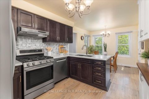Photo 7 at 988 Krista Court, Leslie Valley, Newmarket