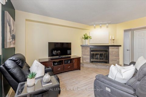 Photo 12 at 988 Krista Court, Leslie Valley, Newmarket