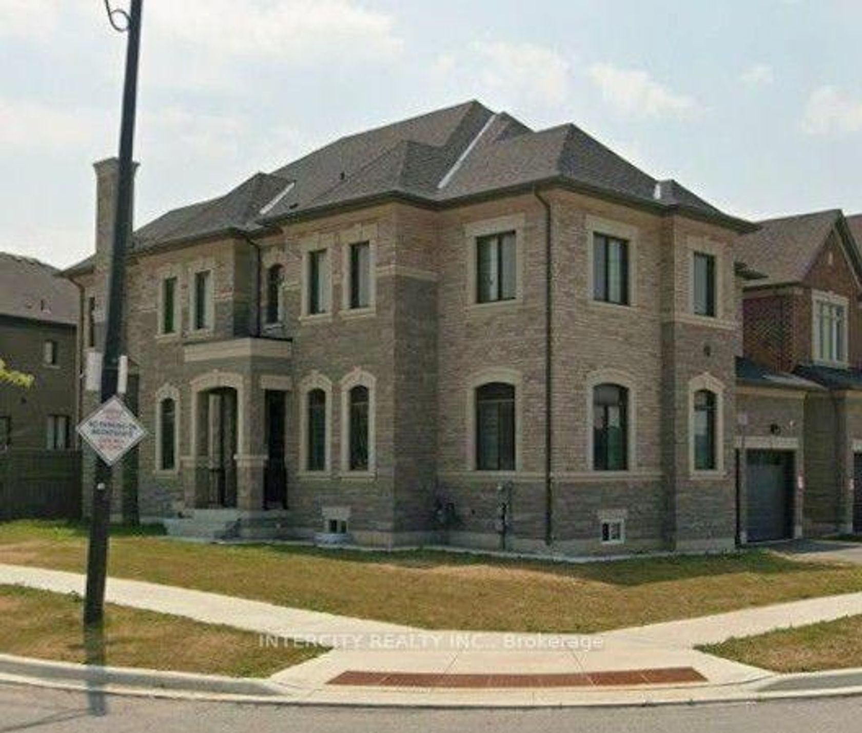 151 Ballantyne Boulevard, Vellore Village, Vaughan photo number 2