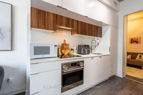 Photo 4 at 1601 - 185 Roehampton Avenue S, Mount Pleasant West, Toronto