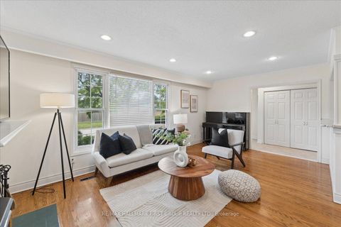 Photo 3 at 970 Timmins Gardens, West Shore, Pickering