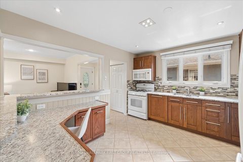 Photo 11 at 970 Timmins Gardens, West Shore, Pickering