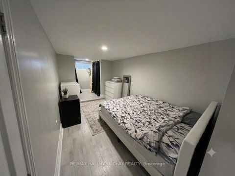 Photo 13 at 48 Carr Street, Chinatown, Toronto