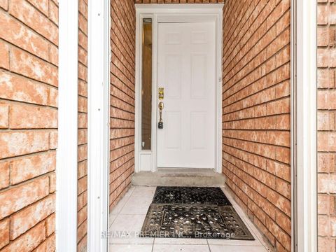 Photo 3 at 32 Stonebriar Drive, Maple, Vaughan
