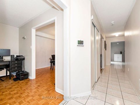 Photo 4 at 32 Stonebriar Drive, Maple, Vaughan