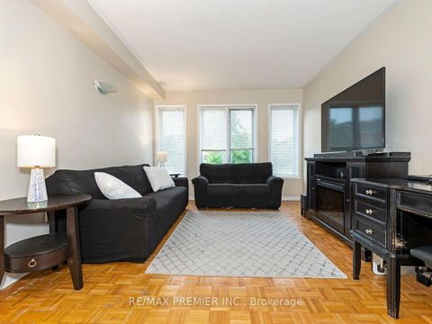 Photo 5 at 32 Stonebriar Drive, Maple, Vaughan