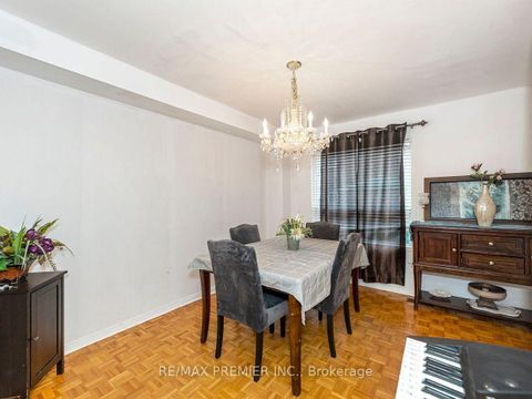 Photo 9 at 32 Stonebriar Drive, Maple, Vaughan