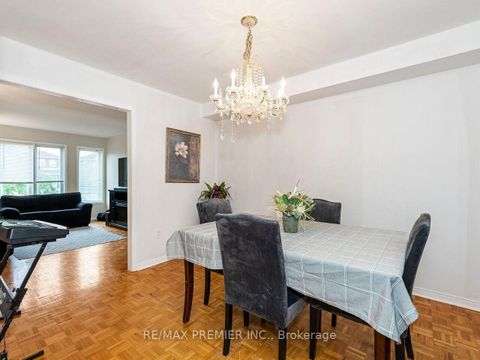 Photo 10 at 32 Stonebriar Drive, Maple, Vaughan