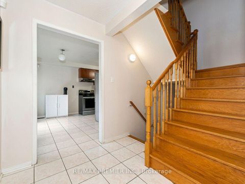 Photo 11 at 32 Stonebriar Drive, Maple, Vaughan