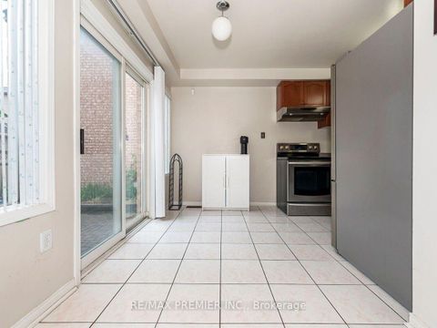 Photo 12 at 32 Stonebriar Drive, Maple, Vaughan