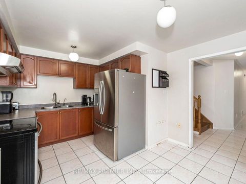 Photo 13 at 32 Stonebriar Drive, Maple, Vaughan