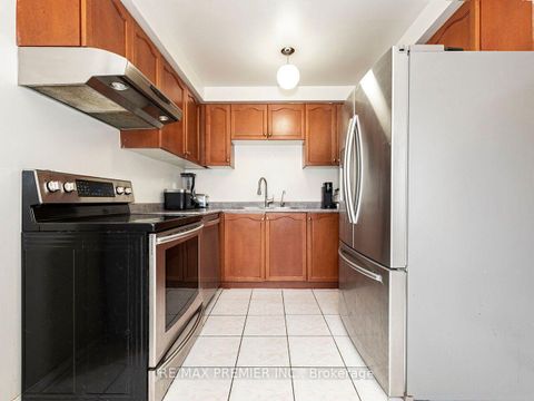 Photo 14 at 32 Stonebriar Drive, Maple, Vaughan
