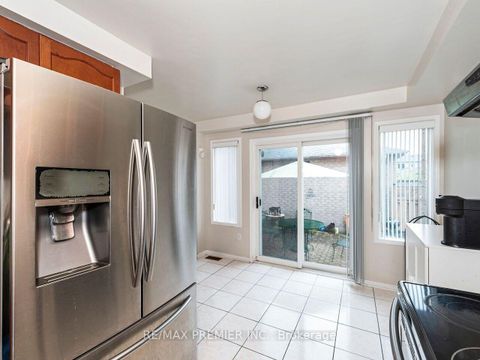 Photo 15 at 32 Stonebriar Drive, Maple, Vaughan