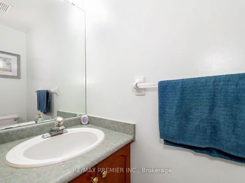 Photo 16 at 32 Stonebriar Drive, Maple, Vaughan