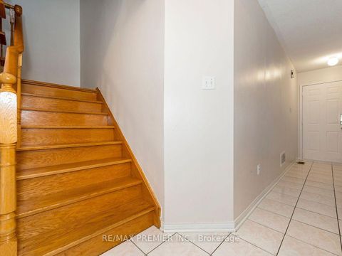 Photo 17 at 32 Stonebriar Drive, Maple, Vaughan