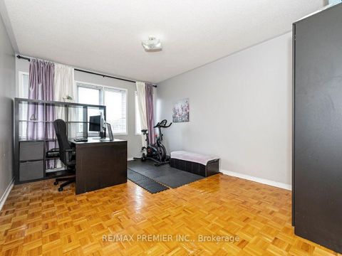 Photo 19 at 32 Stonebriar Drive, Maple, Vaughan
