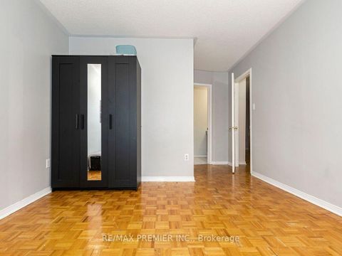 Photo 20 at 32 Stonebriar Drive, Maple, Vaughan