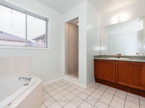 Photo 21 at 32 Stonebriar Drive, Maple, Vaughan