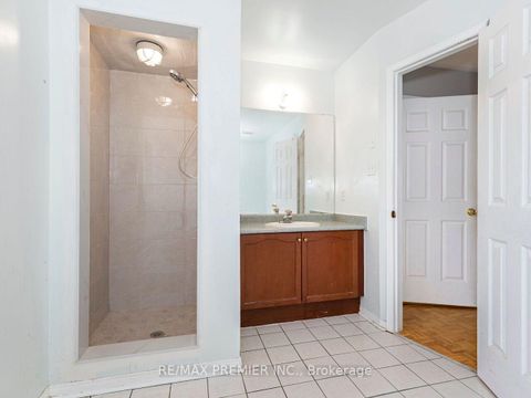 Photo 22 at 32 Stonebriar Drive, Maple, Vaughan