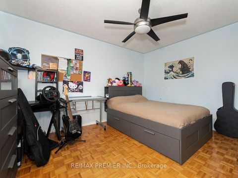 Photo 24 at 32 Stonebriar Drive, Maple, Vaughan