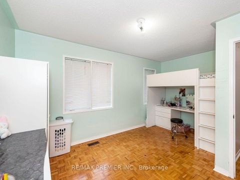 Photo 28 at 32 Stonebriar Drive, Maple, Vaughan