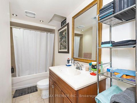 Photo 33 at 32 Stonebriar Drive, Maple, Vaughan