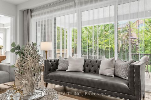 Photo 8 at 56 Klees Crescent, Aurora Highlands, Aurora