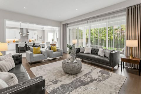 Photo 9 at 56 Klees Crescent, Aurora Highlands, Aurora