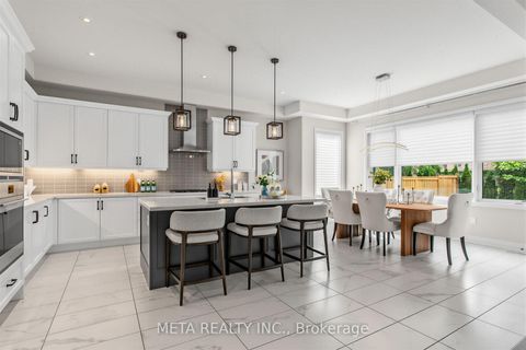 Photo 10 at 56 Klees Crescent, Aurora Highlands, Aurora