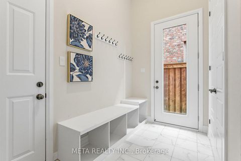 Photo 16 at 56 Klees Crescent, Aurora Highlands, Aurora