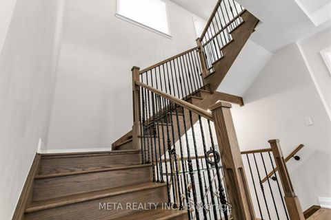Photo 18 at 56 Klees Crescent, Aurora Highlands, Aurora
