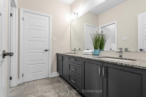 Photo 31 at 56 Klees Crescent, Aurora Highlands, Aurora