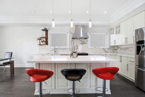 Photo 3 at 77 Cronin Drive, City Centre West, Toronto