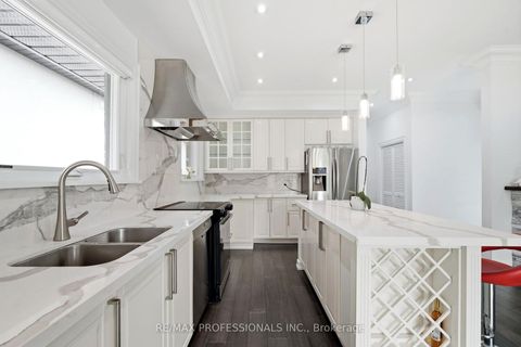 Photo 5 at 77 Cronin Drive, City Centre West, Toronto