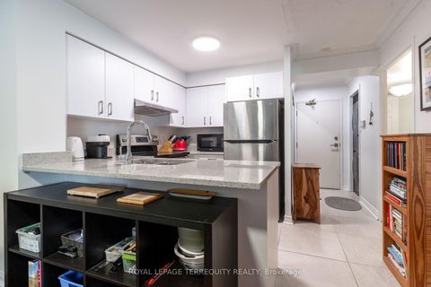 Photo 6 at 513 - 109 Front Street E, Waterfront Communities C8, Toronto