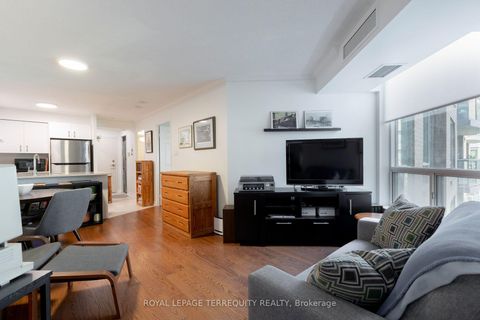 Photo 15 at 513 - 109 Front Street E, Waterfront Communities C8, Toronto