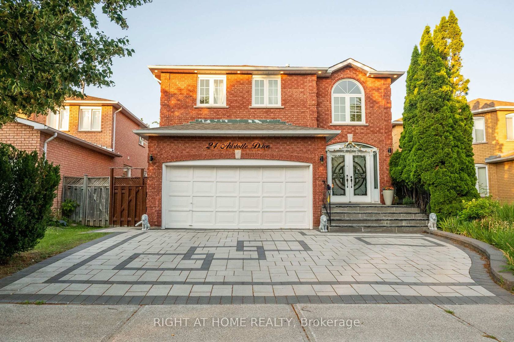 24 Aristotle Drive E, Devonsleigh, Richmond Hill photo number 2