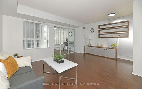 Photo 4 at 1113 - 711 Bay Street, Bay Street Corridor, Toronto
