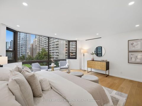Photo 24 at 1002 - 1166 Bay Street, Bay Street Corridor, Toronto