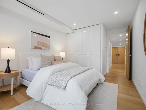 Photo 34 at 1002 - 1166 Bay Street, Bay Street Corridor, Toronto