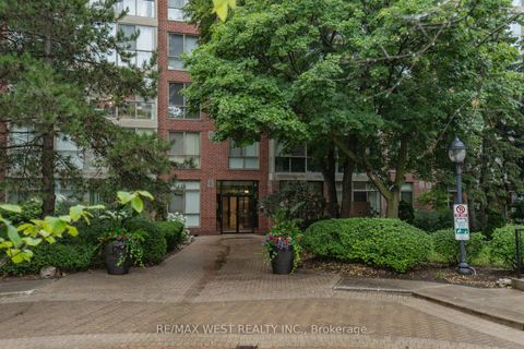 Photo 1 at 749 - 24 Southport Street, Swansea, Toronto