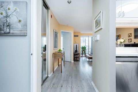 Photo 8 at 749 - 24 Southport Street, Swansea, Toronto
