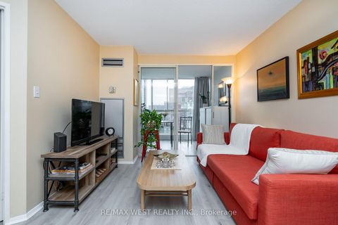 Photo 17 at 749 - 24 Southport Street, Swansea, Toronto