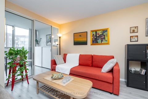 Photo 18 at 749 - 24 Southport Street, Swansea, Toronto