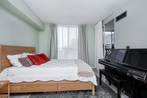 Photo 22 at 749 - 24 Southport Street, Swansea, Toronto