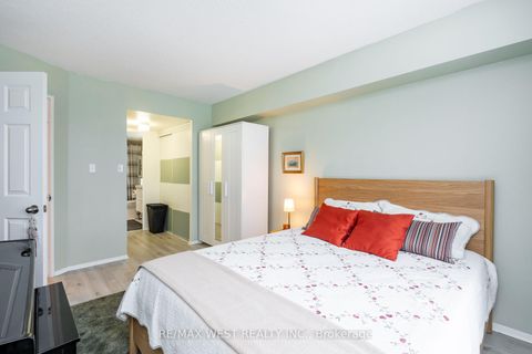Photo 23 at 749 - 24 Southport Street, Swansea, Toronto