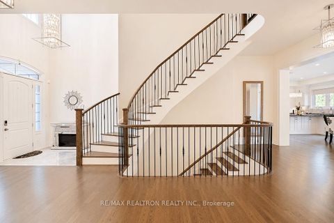 Photo 4 at 26 Sir Henry Court, King City, King