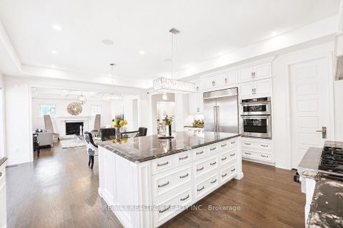 Photo 11 at 26 Sir Henry Court, King City, King