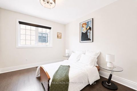 Photo 25 at 26 Sir Henry Court, King City, King