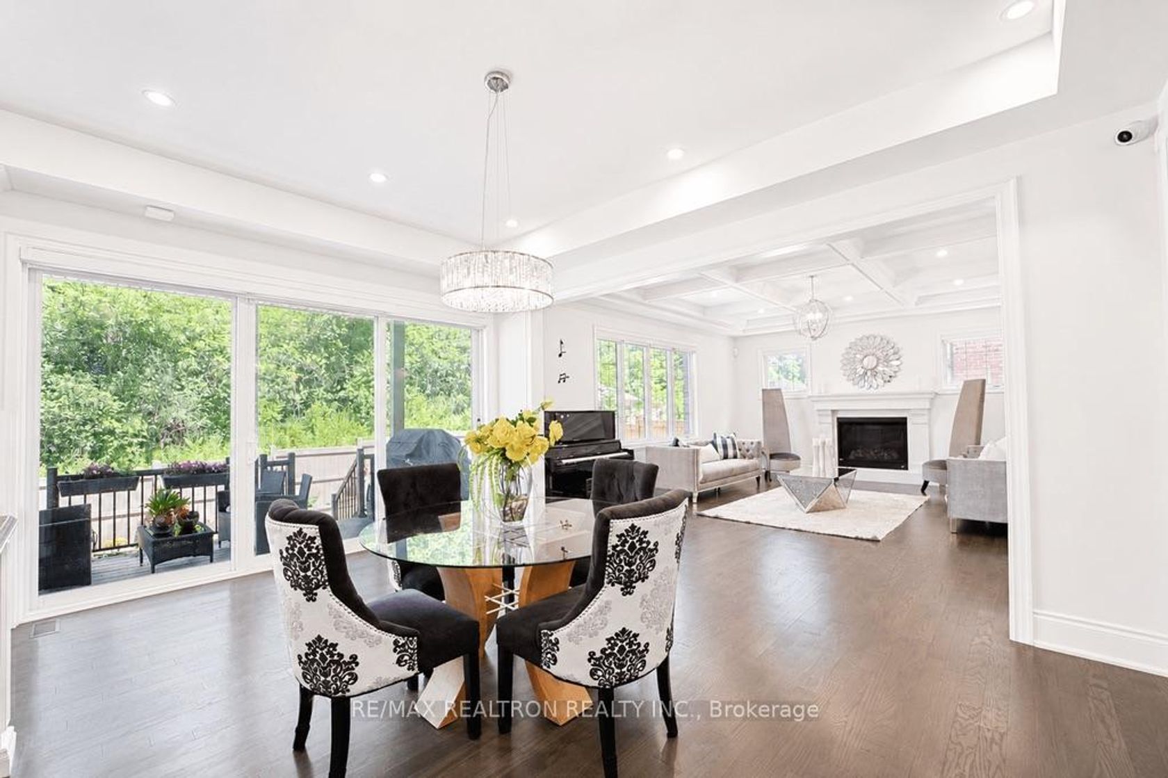 26 Sir Henry Court, King City, King photo number 2